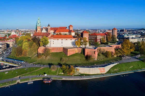 Krakauer Skyline mit Wawel-Burg und Dom im Herbst — Stockfoto