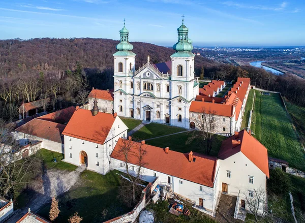 Монастырь братьев-верблюдов в Белянах, Краков, Польша — стоковое фото