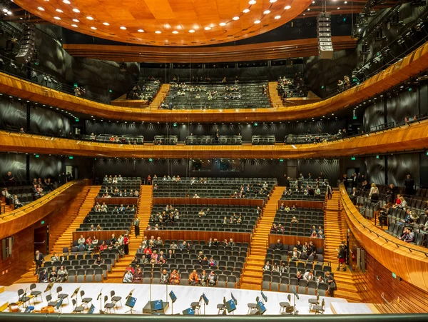 Wnętrze z nowoczesnej sali koncertowej w Katowice, Polska — Zdjęcie stockowe