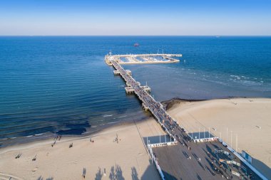 Ahşap iskele marina Sopot Resort, Polonya ile. Havadan görünümü