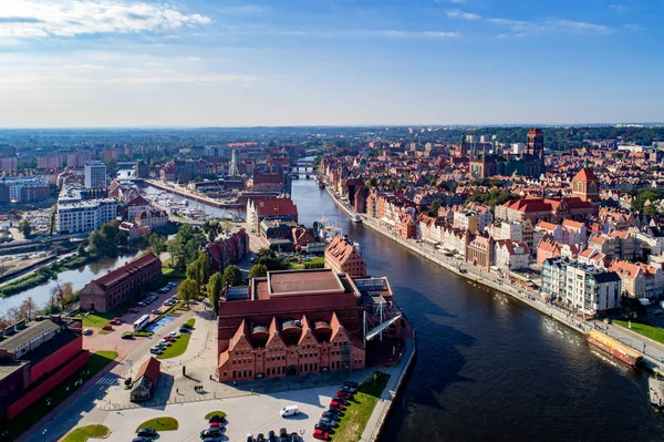 Gdaňsk, Polsko. Letecké Panorama s Motlawa River, mosty a m — Stock fotografie