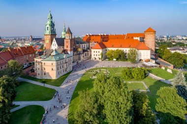Krakow, Polonya Wawel Katedrali. Gün batımı ışık havadan görünümü