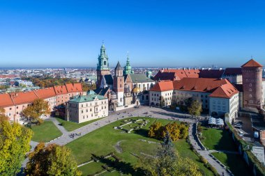 Krakow, Polonya Wawel Katedrali. Gün batımı ışık havadan görünümü