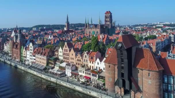 Gdansk Polonia Vídeo Aproximación Aérea Ciudad Vieja Río Motlawa Monumentos — Vídeo de stock
