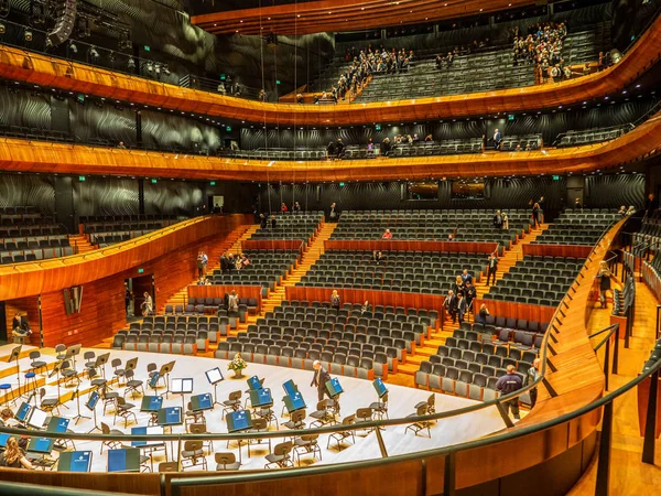 Interior de la moderna sala de conciertos en Katowice, Polonia — Foto de Stock