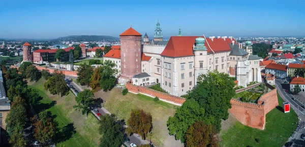 Castillo de Wawel en Cracovia, Polonia. Panorama aéreo —  Fotos de Stock