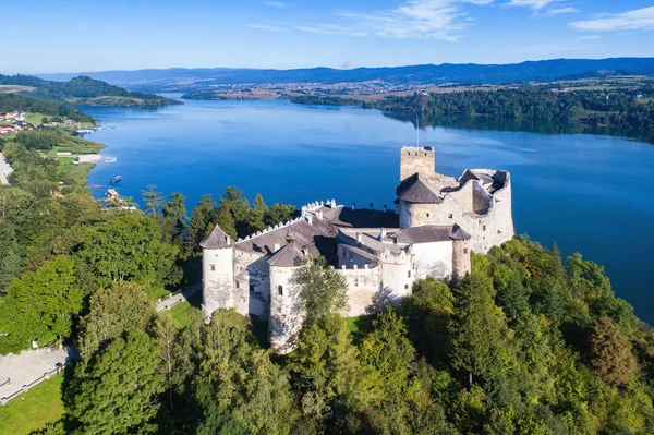 Polonia. Castillo medieval en Niedzica. Vista aérea — Foto de Stock