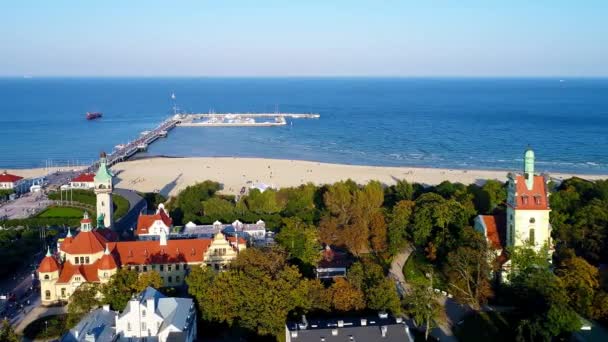 Sopot Resort Polonia Infraestructura Vacaciones Con Spa Antiguo Faro Muelle — Vídeos de Stock