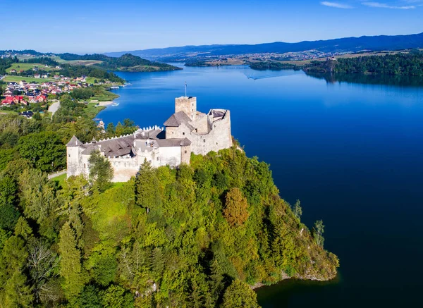 Polen. mittelalterliche Burg in Nietzica. Luftbild — Stockfoto