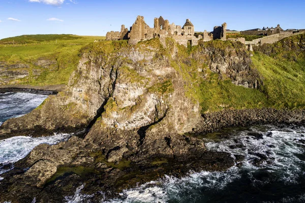 Ruinen der Burg Dunluce in Nordirland — Stockfoto