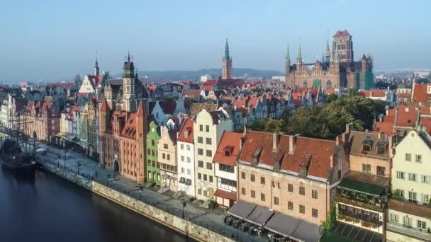 Gdansk Polónia Voo Aéreo Vídeo Cidade Velha Rio Motlawa Monumentos — Vídeo de Stock