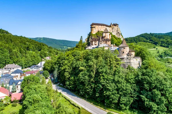 Oravský hrad na Slovensku. Letecký pohled — Stock fotografie