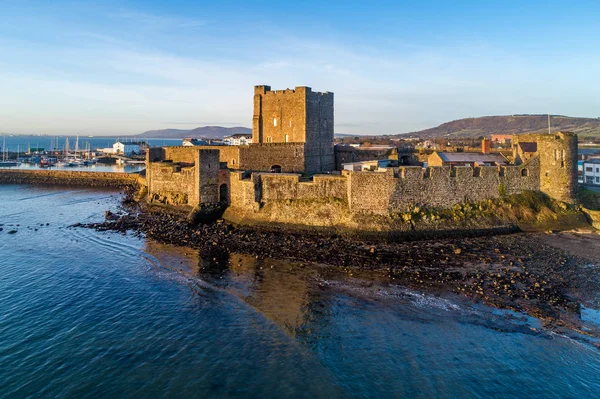 Normannisches schloss in carrickfergus bei belfast — Stockfoto