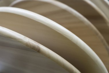 Ahşap Kayın üzerinden yelpaze şeklinde tabaklara. Kavramı.