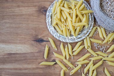 Masada, hamur ahşap yüzeyde dağınık olduğunu. 