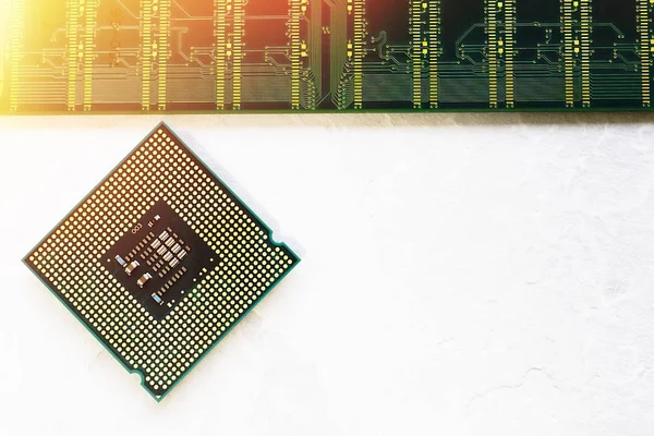 Close-up van een elektronisch circuit board met een processor. — Stockfoto