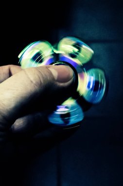 El renk spinner çok hızlı bir şekilde döner.