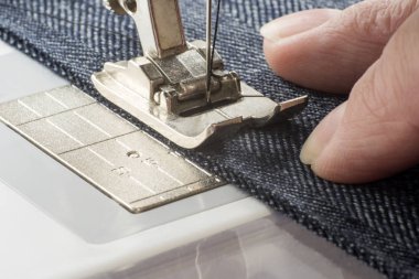 denim kumaş dikiş makinesi diker
