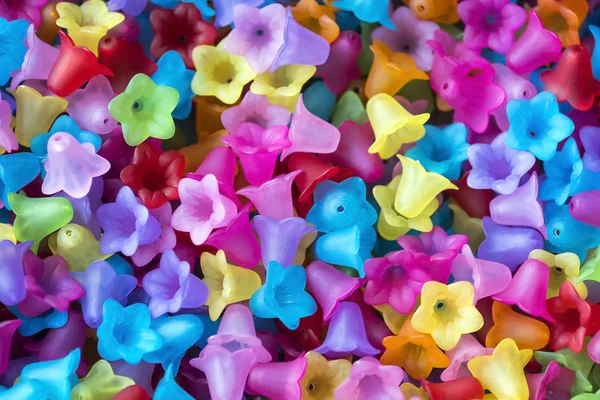 Contas de vidro multicoloridas na forma de flores — Fotografia de Stock