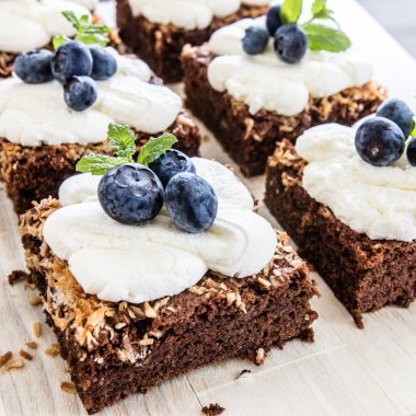 Çikolatalı muzlu kek.