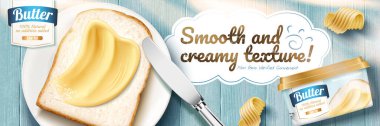 Mavi ahşap masa üzerinde leziz tost ile kaymak gibi reklamlar, düz bir perspektif.