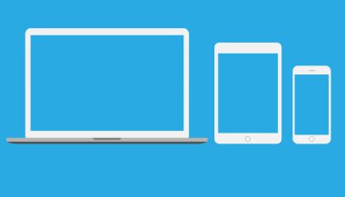 Beyaz mobil cihazlar için bir ekran seti. Laptop tableti ve akıllı telefon mavi arka planda izole edilmiş. Vektör Eps 10