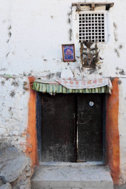 Kapı muska antik Budist dağ köyü ile