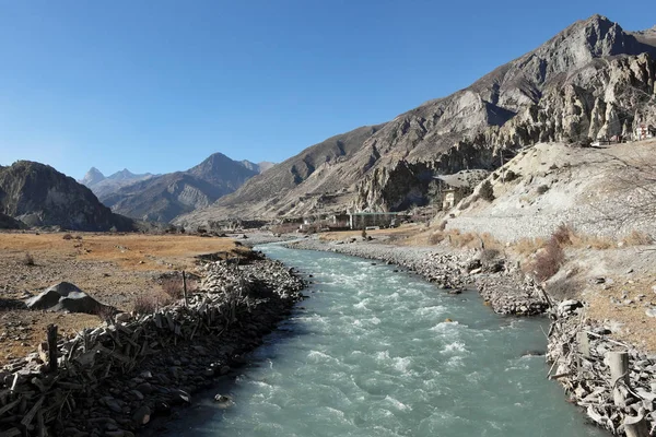 bir dağ nehir Nepal Himalayalar akışı