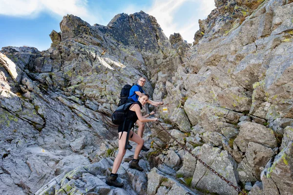 Turistas en Bystre sedlo Tatra —  Fotos de Stock