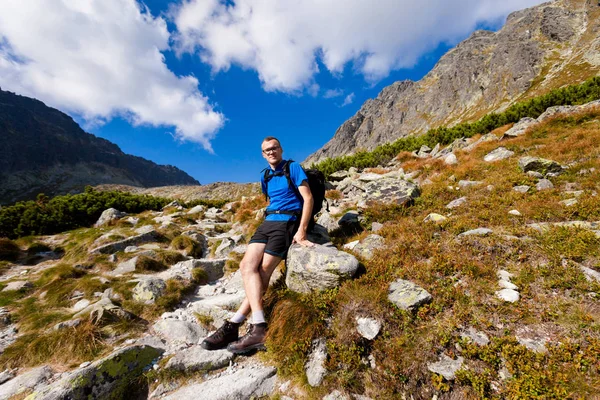 Tourist im slowakischen Furkotska dolina — Stockfoto