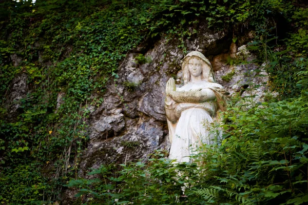 Rzeźby anioła w Šipka — Zdjęcie stockowe