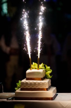 Lezzetli lezzetli düğün pastası detay