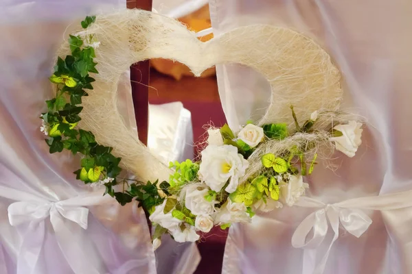 Krásný kostel ozdoben pro svatební obřad — Stock fotografie