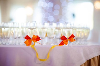 Geleneksel Polonya düğün şampanya detay