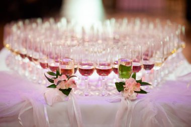 Geleneksel Polonya düğün şampanya detay