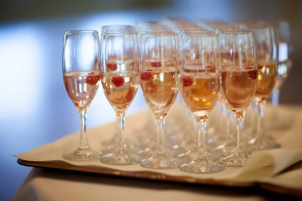 Традиційні польські деталі весільного шампанського — стокове фото
