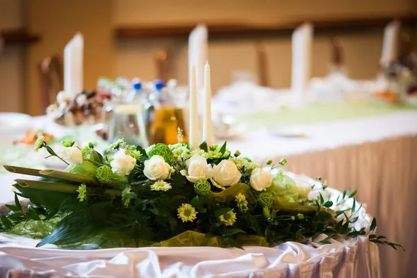 Mooie bruiloft receptie tafeldecoratie — Stockfoto