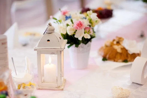 Hermosa boda recepción mesa decoración — Foto de Stock