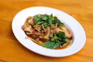 Tayland kızarmış domuz eti