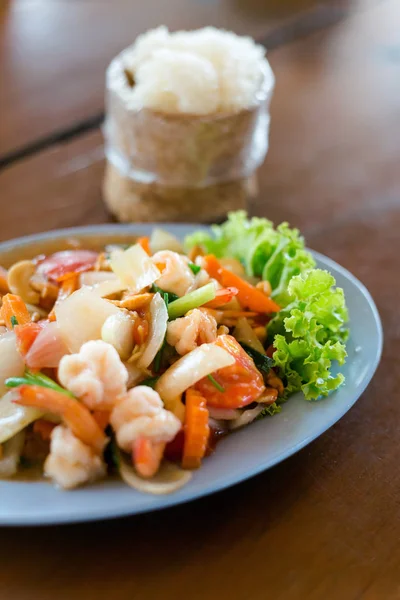 Langostinos fritos tailandeses con anacardos — Foto de Stock