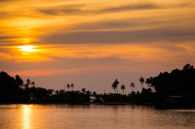 Koh Chang tropikal günbatımı