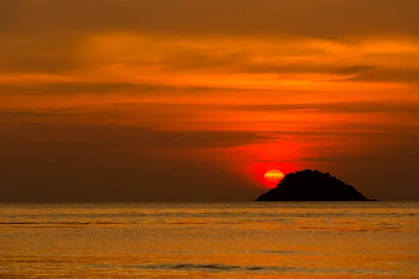 Coucher de soleil tropical sur Koh Chang — Photo