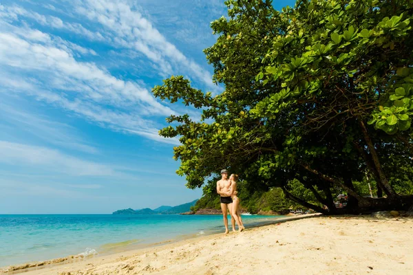 Coppia giovane su Koh Chang — Foto Stock