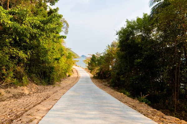 Hermosa carretera en Koh Chang — Foto de Stock