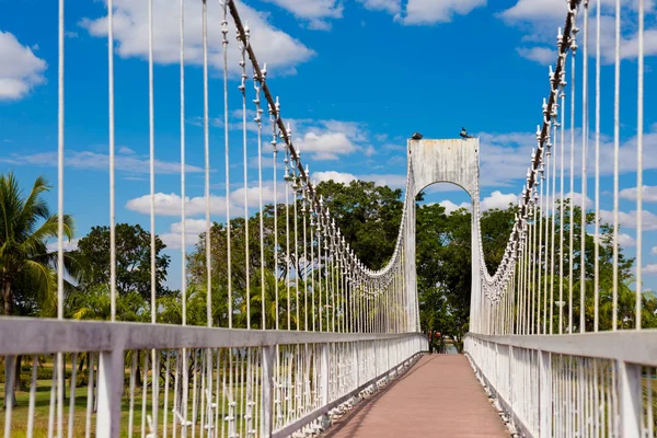 Puente del parque central Udon Thani — Foto de Stock