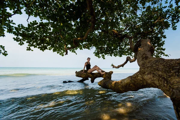 Mooi meisje op Koh Chang — Stockfoto