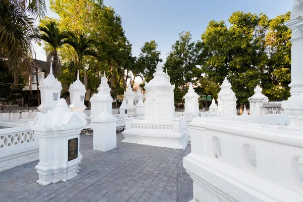 Wat Suandok witte boeddhistische tempel — Stockfoto
