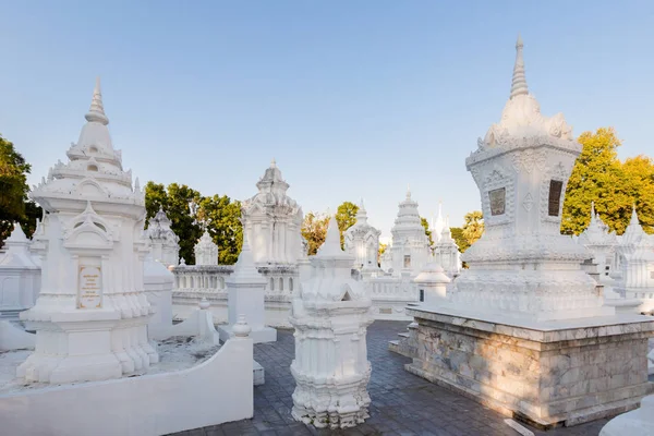 Wat Suandok 白仏教寺院 — ストック写真