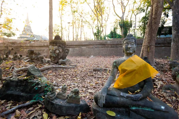 Buddha skulpturer i Wat Udong — Stockfoto