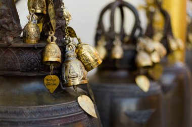 Çan altın Budist tapınağı